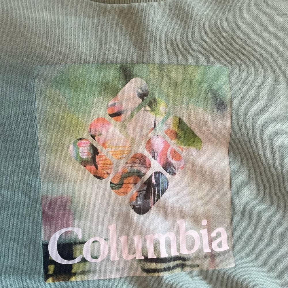 COLUMBIA sweatshirt. Women’s size medium. Blue/green sweater